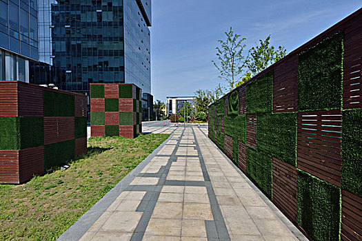现代商务楼绿化通道