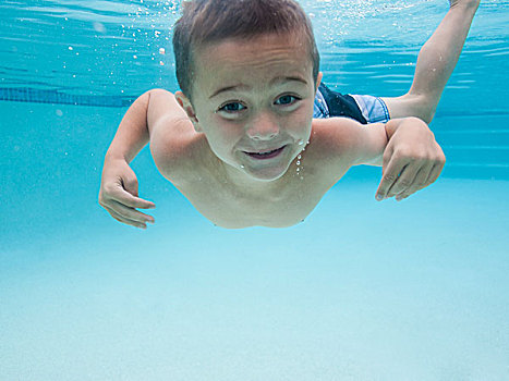 美国,犹他,男孩,6-7岁,游泳,游泳池