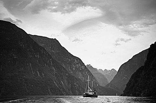 船,水系,山峦,米尔福德峡湾,南岛,新西兰