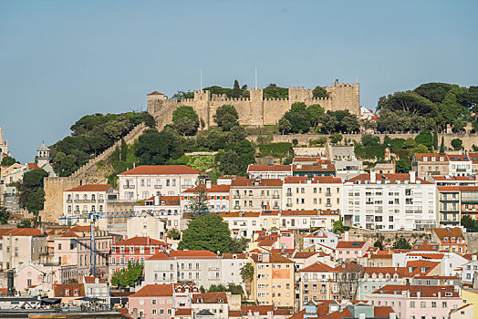 葡萄牙里斯本老城阿尔法玛区黄昏景观