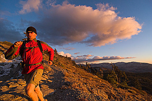 一个,男人,越野跑,日落,山峦,高处,太浩湖,加利福尼亚