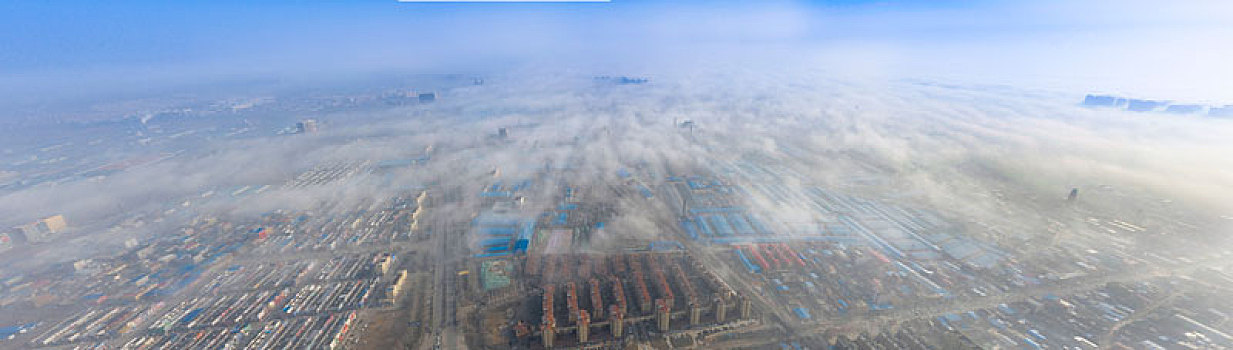 山西运城呈现平流雾
