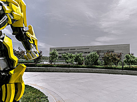 机器人变形金刚与城市建筑