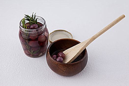 红色,橄榄,罐,容器,勺子,桌上