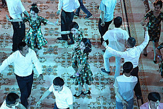 维吾尔族婚礼舞会