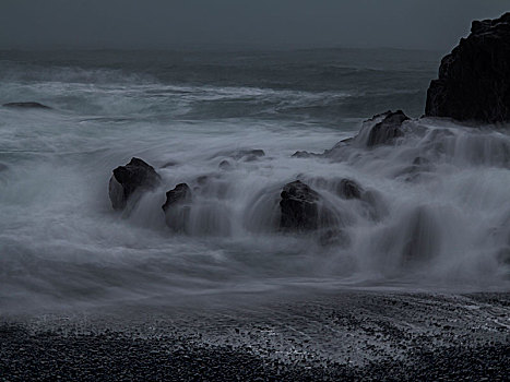 冰岛黑沙滩玄武石