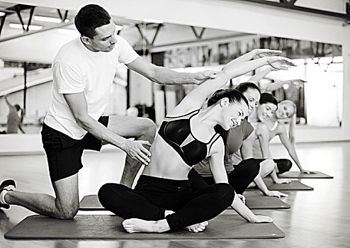 健身,运动,训练,健身房,生活,概念,群体,微笑,女人,男性,伸展,垫子