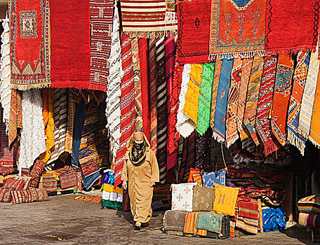 女人,正面,店,彩色,地毯,露天市场,马拉喀什,摩洛哥,非洲