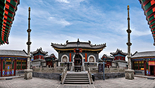 山西忻州市五台山广化寺石旗杆与天王殿