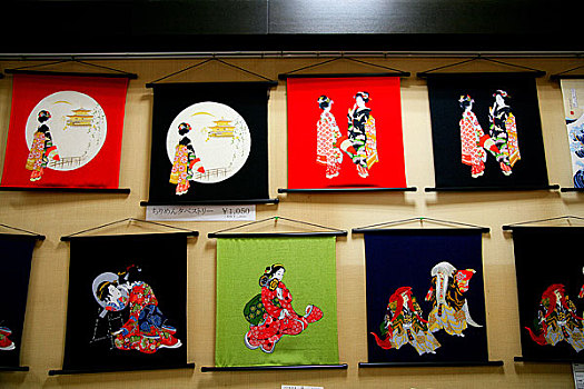 京都府,西阵织和服会馆展示的日本工艺术品