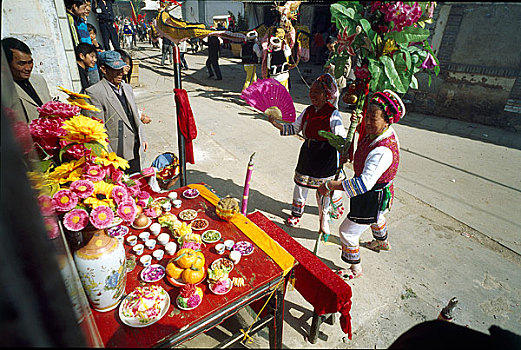 云南省大理州洱海东岸挖色乡春节期间举行的迎本主活动