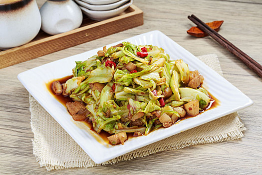中式家常菜肴手撕包菜炒肉片