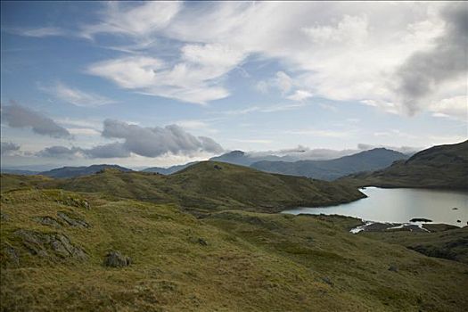 山中小湖,山坡,湖区国家公园,英国