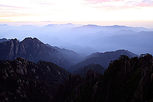 山峦,山顶,远景