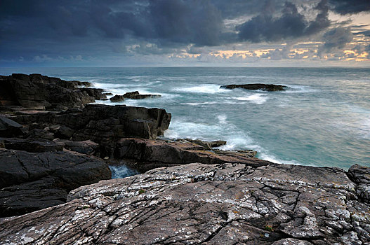 沿岸,悬崖,石头,大西洋,海洋,晚上,北方,高地,萨瑟兰,苏格兰,英国,欧洲