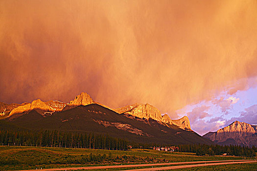 壮观,日出,巨大,乌云,上方,顶峰,弓形谷,泛加高速公路,艾伯塔省,加拿大