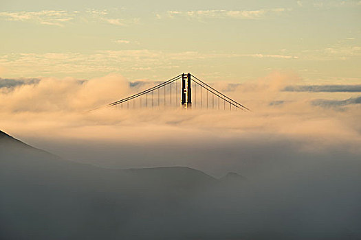 风景,金门大桥,围绕,雾,日落,旧金山,加利福尼亚,美国