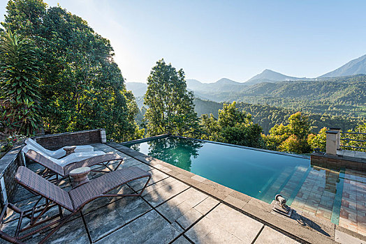 风景,游泳池,折叠躺椅,山,巴厘岛,印度尼西亚,亚洲