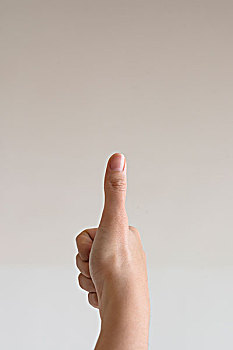竖起大拇指