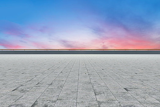 道路广场地砖和天空云彩景观