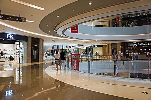 上海合生汇购物中心商场内环境布置和消费品质体验