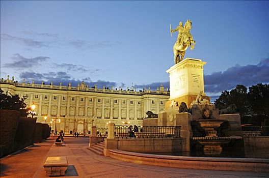 骑马雕像,纪念建筑,东方,马德里皇宫,皇宫,夜光,马德里,西班牙,欧洲