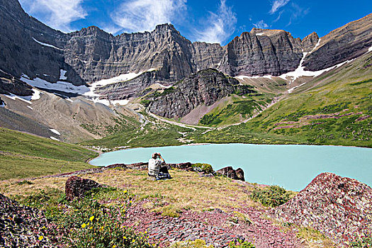 美国,蒙大拿,冰川国家公园,远足,休息,悬崖,远眺,湖,山,冰河,独特,奶白色,彩色,水