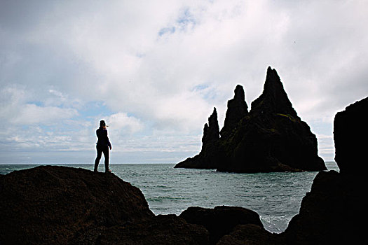 剪影,中年,女人,站立,石头,向外看,海洋,冰岛