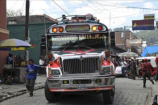 巴士,街边市场,齐齐卡斯提南哥,危地马拉,中美洲