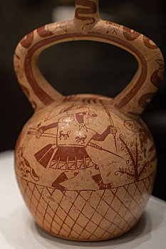 秘鲁拉斯瓦卡斯博物馆莫切文化猎鹿细纹陶瓶