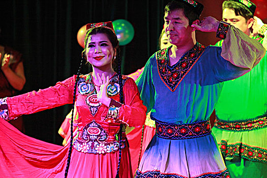 维吾尔族歌舞青苗麦西来普