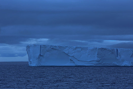 南极洲的浮冰--冰山一角