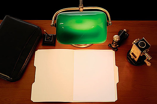 桌面,灯,笔,公文包,订书机,铅笔刀,马尼拉,文件夹,留白,纸张