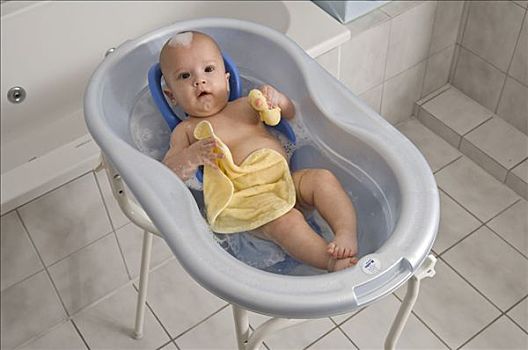 婴儿,卧,移动,浴缸