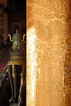 故宫太和殿里的金色盘龙金柱