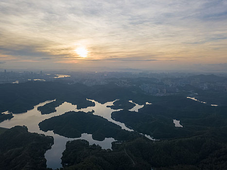 清晨惠州红花湖景区日出航拍风光