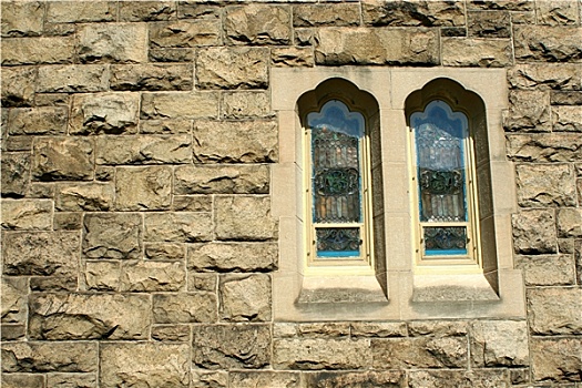 石墙,彩色玻璃窗