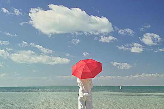 海滩,女人,伞,海洋,注视,后面,20-30岁,30-40岁,一个,放松,复原,风景,长途,享受,白日梦,安静,休闲,度假,暑假,罪孽