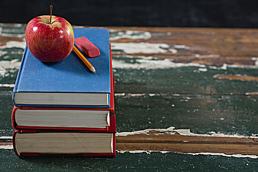 苹果,铅笔,橡皮,一堆,书本,特写