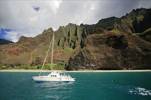 双体船,帆船,正面,峭壁,纳帕利海岸,岛屿,夏威夷,美国