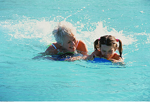 祖母,孙女,游泳