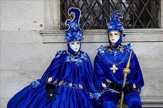 两个人,穿,蓝色,服饰,面具,坐,长椅,正面,窗,威尼斯,意大利