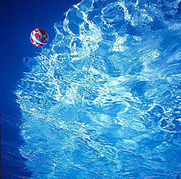 水皮球,水池