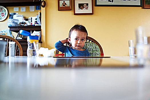 男婴,坐,厨房用桌