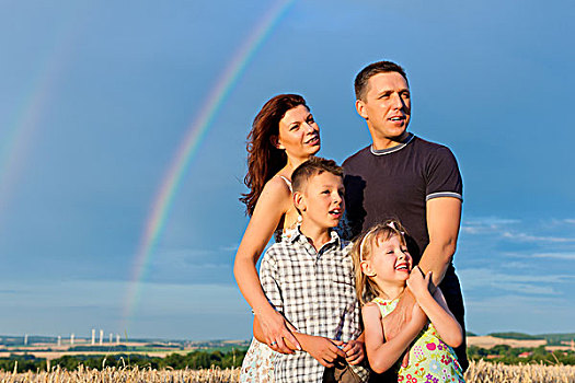 幸福之家,母亲,父亲,孩子,站立,彩虹,夏天,看,光荣,未来