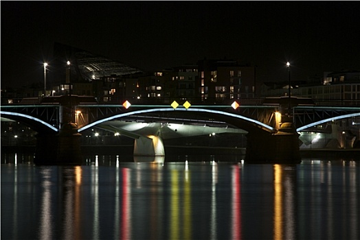 夜晚,桥