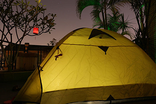 夜晚帐篷
