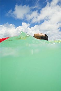 夏威夷,瓦胡岛,年轻,日本人,男人,躺着,冲浪板,海洋
