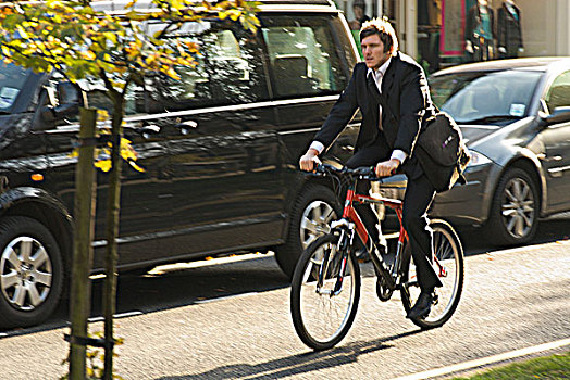 男青年,骑自行车