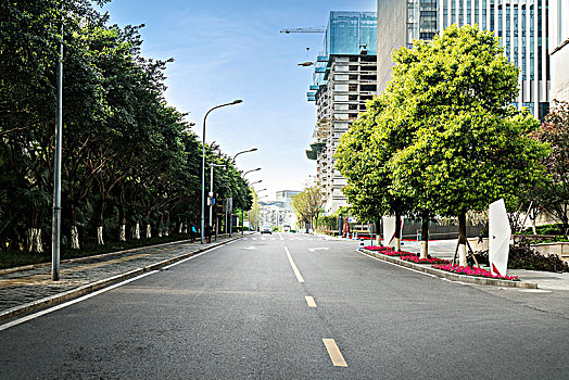 商业建筑和公路在江北嘴中央商务区